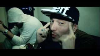 GUE PEQUENO FT CANEDA  IL RAGAZZO DORO OFFICIAL VIDEO [upl. by Lotsyrk584]